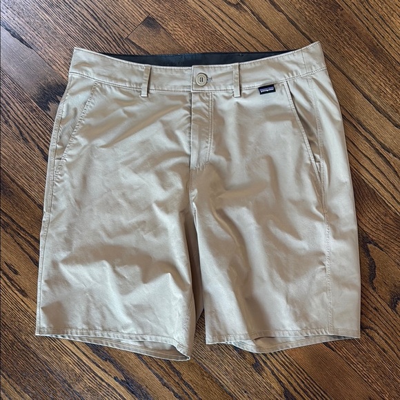 Patagonia Men's 30 Hydro Series Boardshorts Khaki Flat Front - Picture 1 of 5